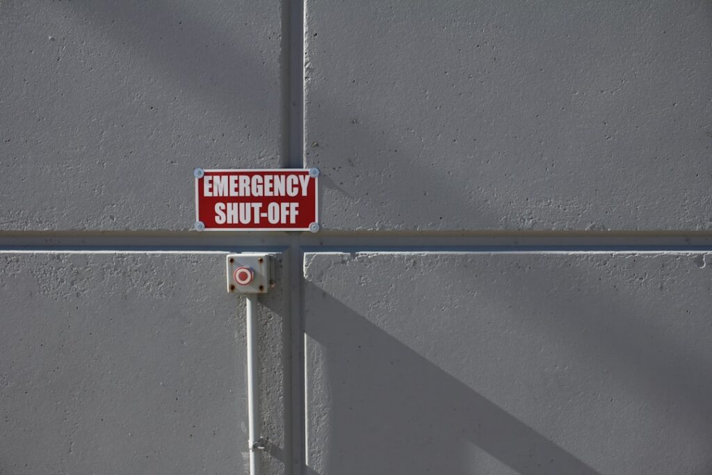 Recognize Electrical Emergency Signs: 8 Practical Ways 2 signs you have an electrical emergency
